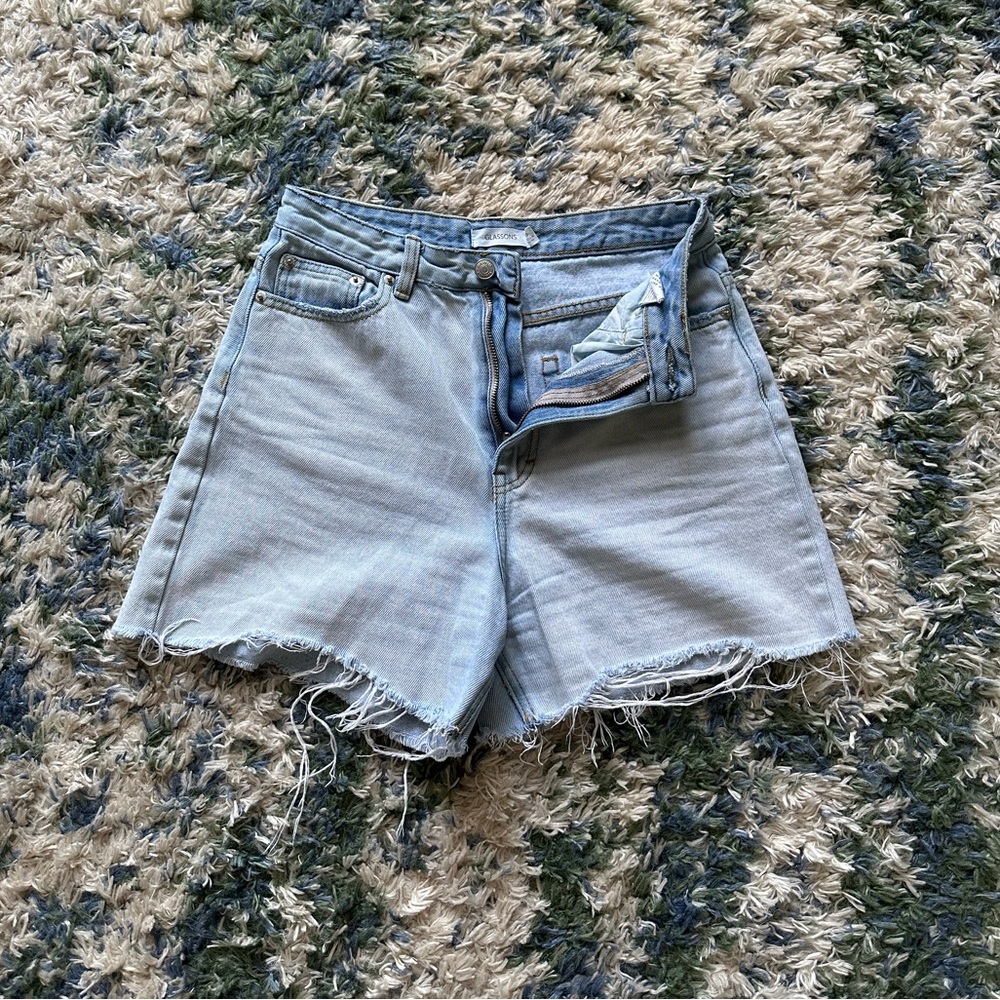 Cindy Chewed Mom Short